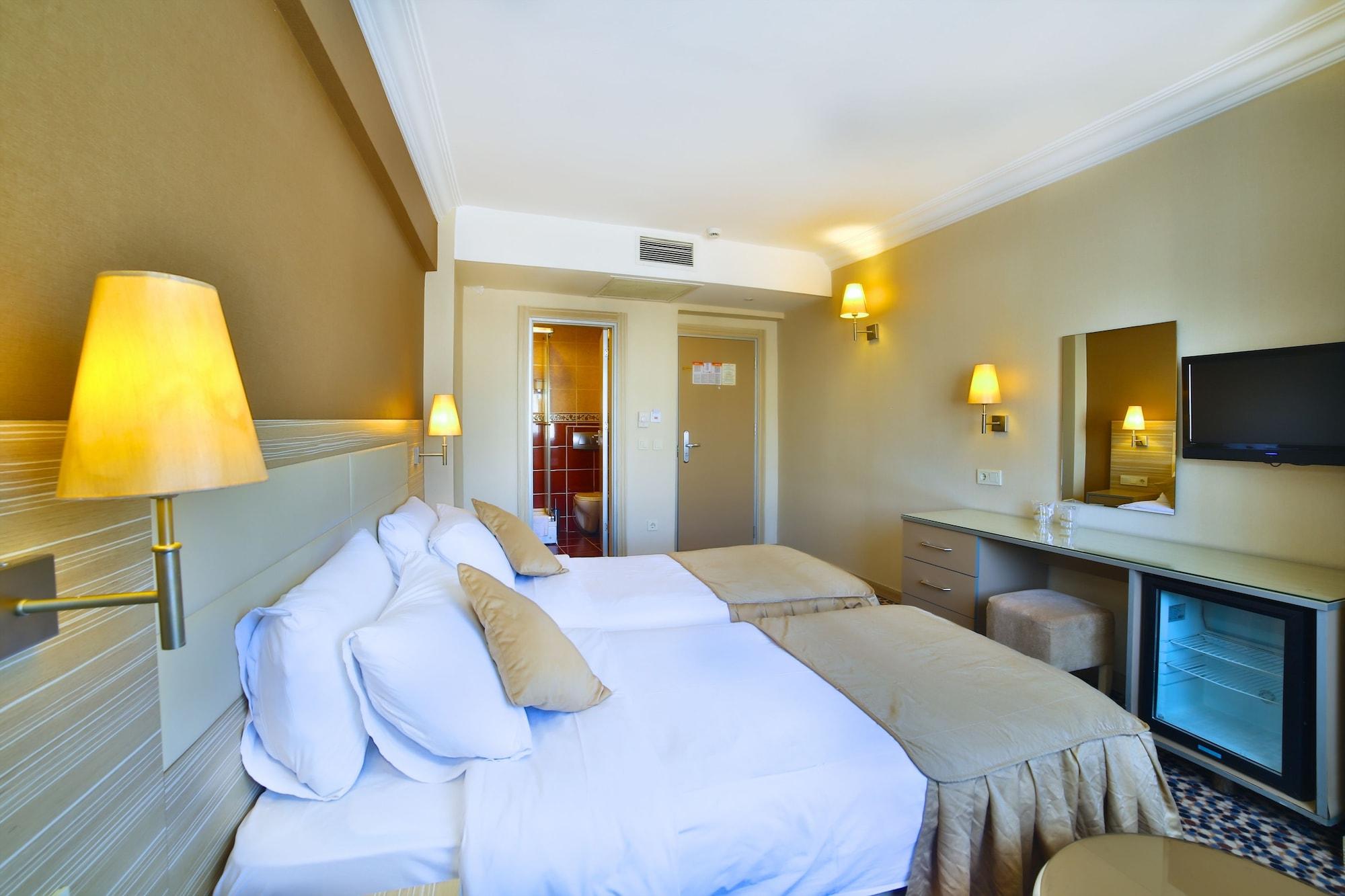 Hotel Grand Emin Istanboel Buitenkant foto