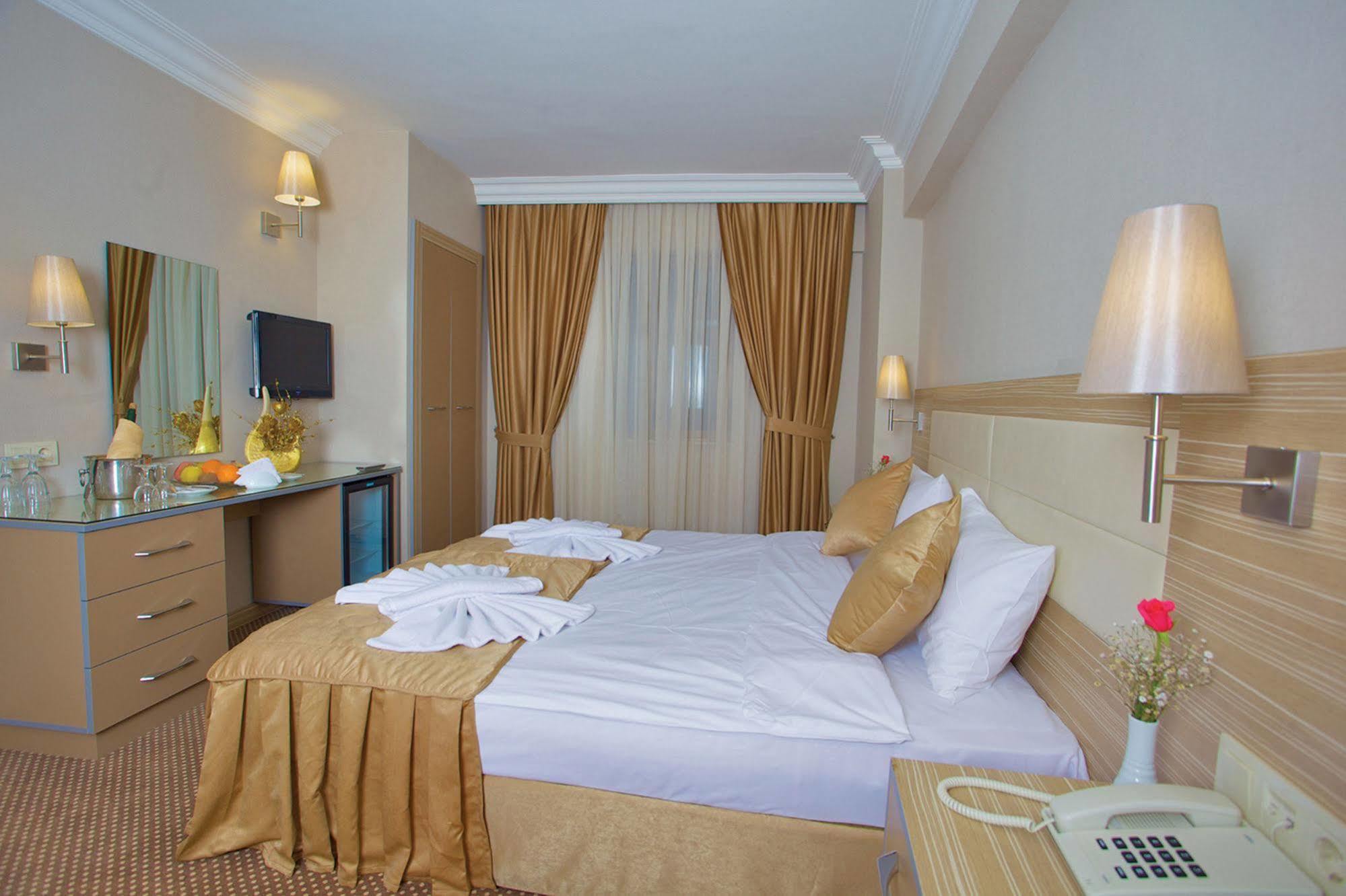 Hotel Grand Emin Istanboel Buitenkant foto